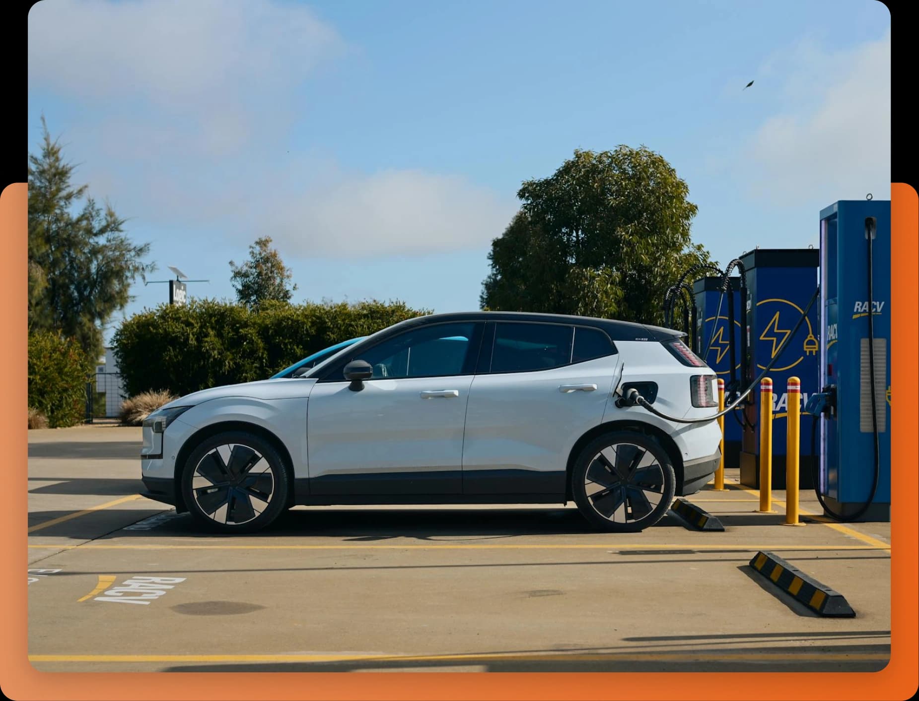 Moderní elektromobil ze zahraničí dovezený do Otrokovic (Zlín)