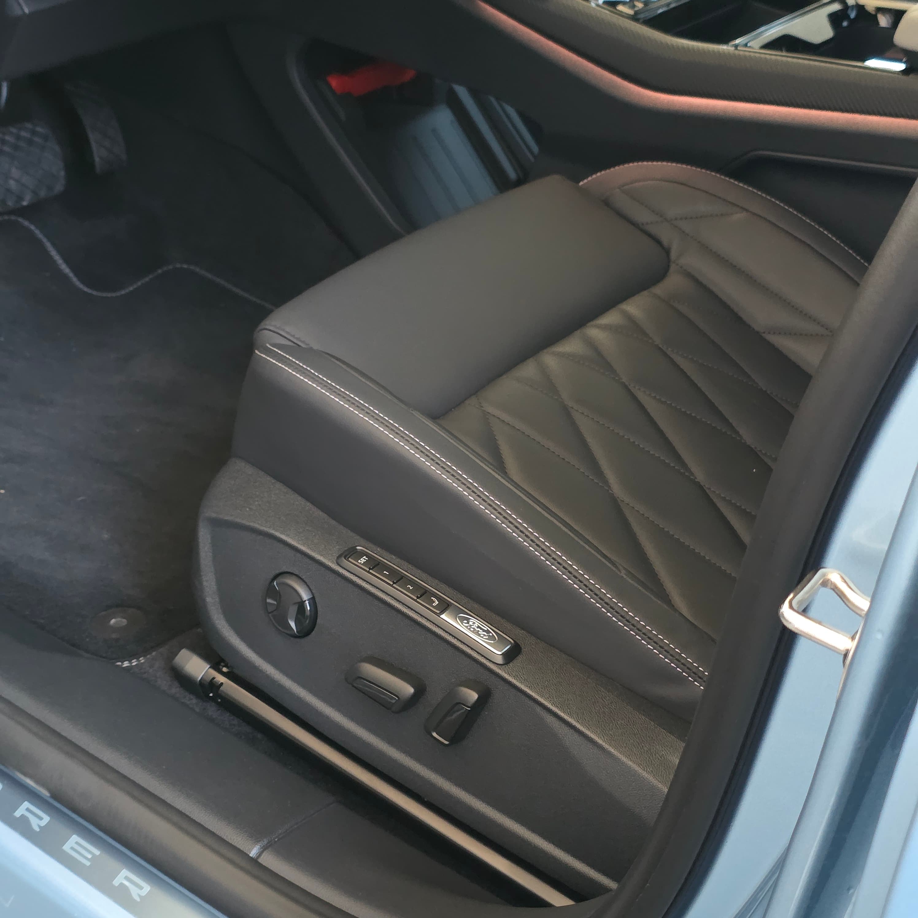 Detail vozu Ford Explorer Extended Range AWD Premium - 6